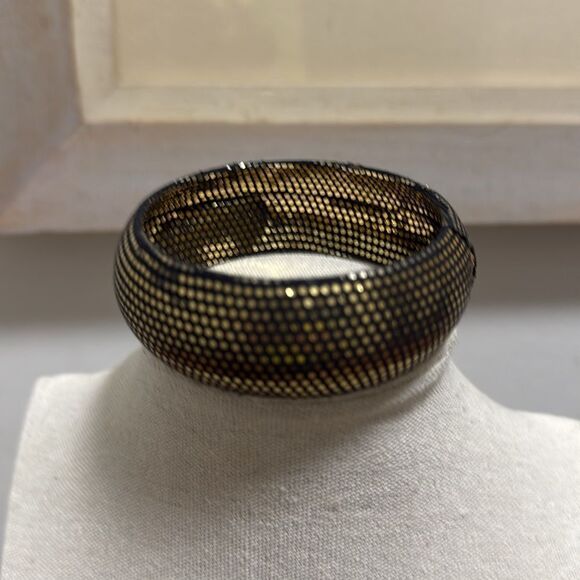 Vintage Signed Alfani Bundle of 3 items. Necklace Plus 2 Bracelets. - Picture 7 of 8